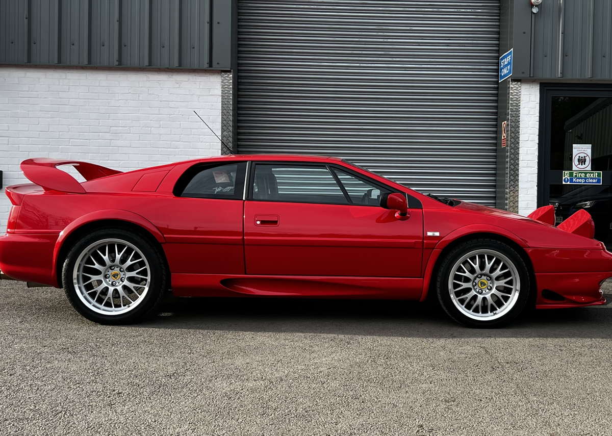Lotus Esprit V8 GT